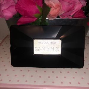 Makeup Revolution Shook! Highlighter Palette